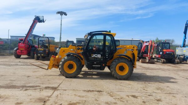 JCB 535-95 2023